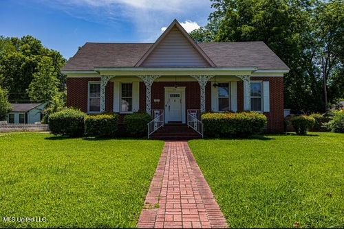733 S College St, Grenada, MS, 38901-3728 | Card Image
