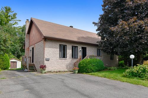 87 Rue Du Contrefort, House with 4 bedrooms, 2 bathrooms and null parking in Gatineau QC | Card Image