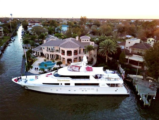 RARE OPPORTUNITY TO DOCK UP TO A 130 FT YACHT! | Image 8
