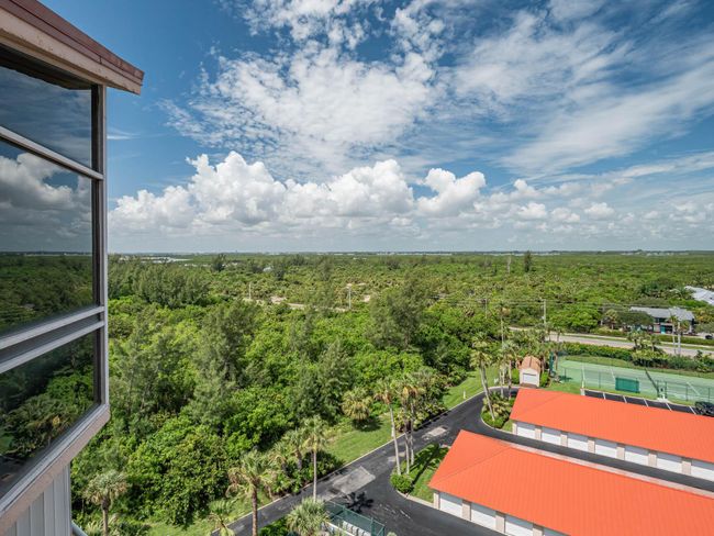 PH6 - 3870 N Highway A1a, Condo with 2 bedrooms, 2 bathrooms and null parking in Hutchinson Island FL | Image 10