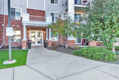 207 - 9 Country Village Bay Ne, Condo with 2 bedrooms, 2 bathrooms and 1 parking in Calgary AB | Image 2