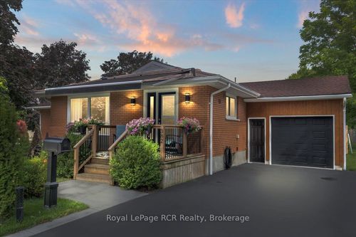 382 3rd St, Hanover, ON, N4N1B3 | Card Image