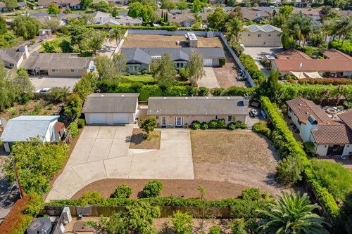 4327 Cuna Dr, Santa Barbara, CA, 93110-1801 | Card Image