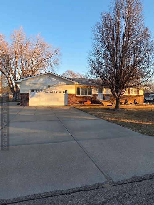 4242 Spur Ln, Grand Island, NE, 68803-2233 | Card Image