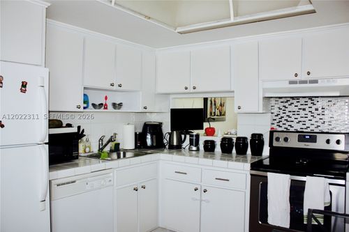 702a-18555 Ne 14th Ave, Miami, FL, 33179-4847 | Card Image