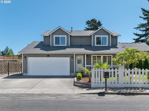 2234 Se 131st Pl, Portland, OR, 97233-1477 | Card Image