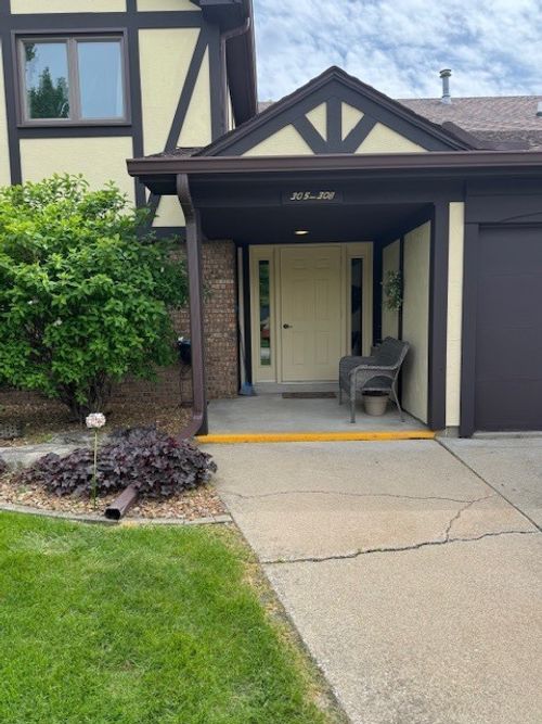 d1-307 Carol Ct, Pontiac, IL, 61764-9722 | Card Image