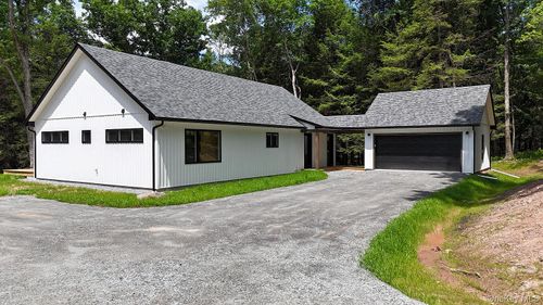 204 Country Rd, Callicoon, NY, 12723-7712 | Card Image