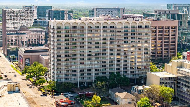 12GHJ - 1801 Lavaca St, Condo with 2 bedrooms, 3 bathrooms and 4 parking in Austin TX | Image 38