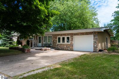 321 Greenfield Drive, House other with 3 bedrooms, 2 bathrooms and null parking in Mt Pleasant MI | Image 1