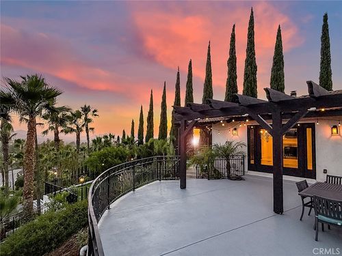 567 Lone Oak Dr, Thousand Oaks, CA, 91362-2626 | Card Image