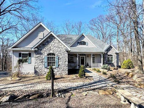 9 Dakota Dr, Hazleton, PA, 18202-3406 | Card Image