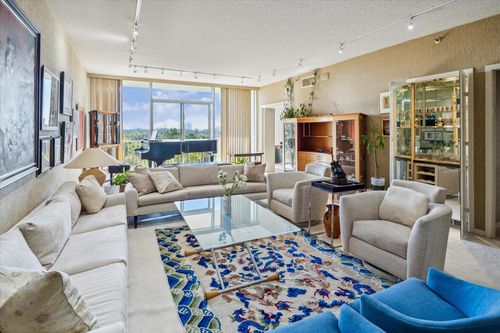 apt-705-121 N Post Oak Ln, Houston, TX, 77024-7711 | Card Image