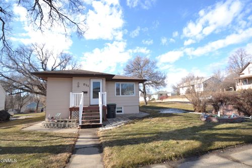 811 5th Ave Nw, Mandan, ND, 58554-2820 | Card Image