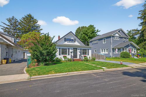 25 W 5th St, Locust Valley, NY, 11560-1603 | Card Image