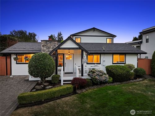 641 10th Ave, Kirkland, WA, 98033-5613 | Card Image