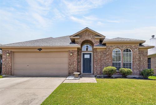 1025 Highland Station Dr, Saginaw, TX, 76131-4824 | Card Image