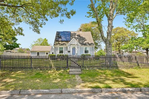 94 Ballston Ave, Pawtucket, RI, 02861-2716 | Card Image