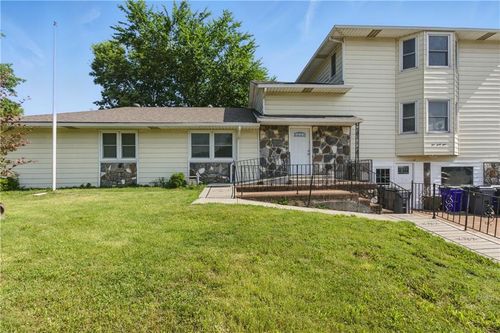 544 E Spruce St, Olathe, KS, 66061-3357 | Card Image