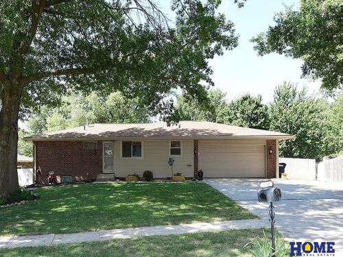 8510 Arrow Head Cir, Lincoln, NE, 68520-1112 | Card Image