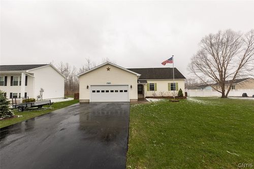 202 Lenox Ln, Canastota, NY, 13032-5250 | Card Image