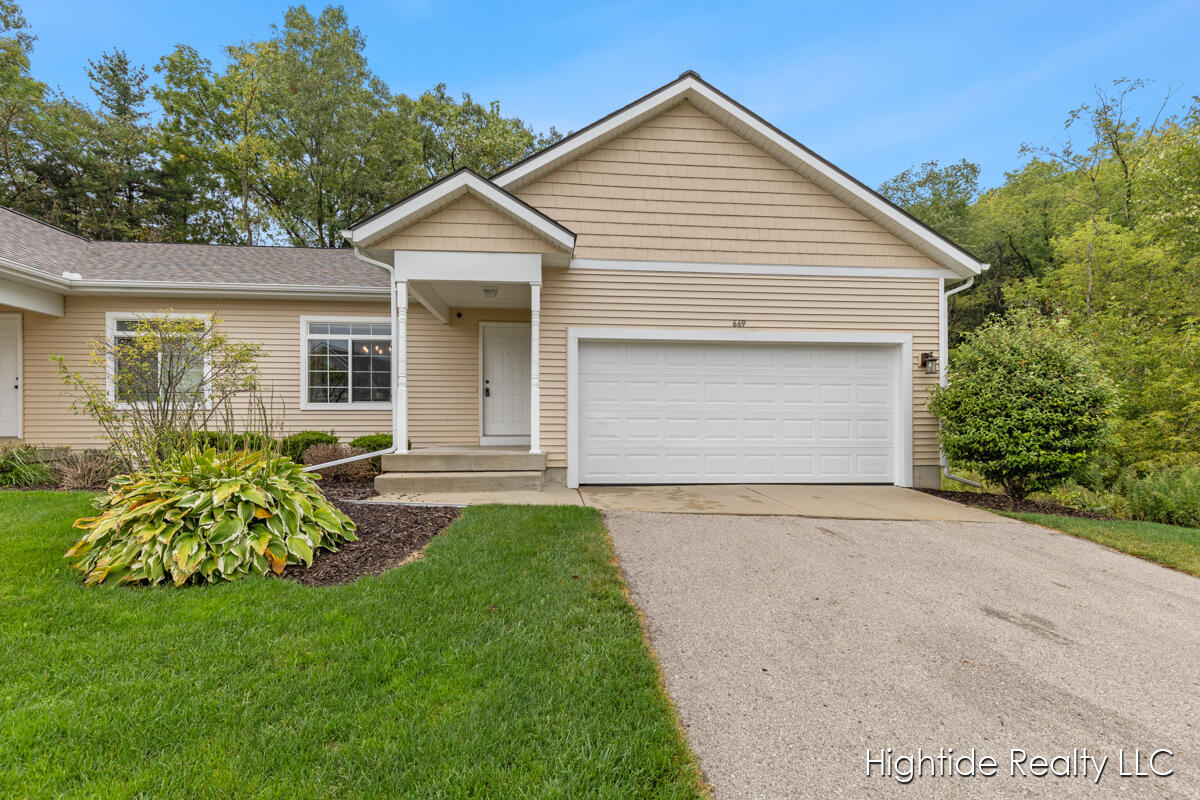 Wren Ct, Middleville, MI 49333
