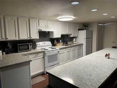 214-2118 Strand St, Galveston, TX, 77550-1633 | Card Image