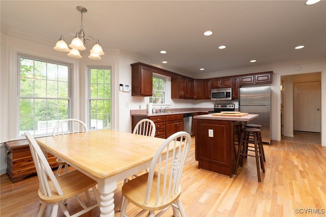 Eat-in kitchen | Image 20