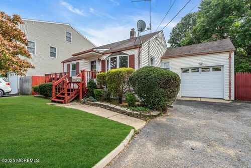 72 Pear St, Tinton Falls, NJ, 07724-2621 | Card Image