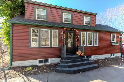 6 Wadsworth Ave, Smithfield, RI, 02917-4110 | Card Image