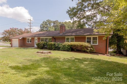 601 Fernwood Dr, Albemarle, NC, 28001-5603 | Card Image