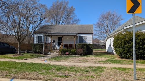 911 N Elm St, Champaign, IL, 61820-2830 | Card Image