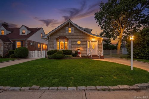 2320 Saratoga St, Oceanside, NY, 11572-1434 | Card Image