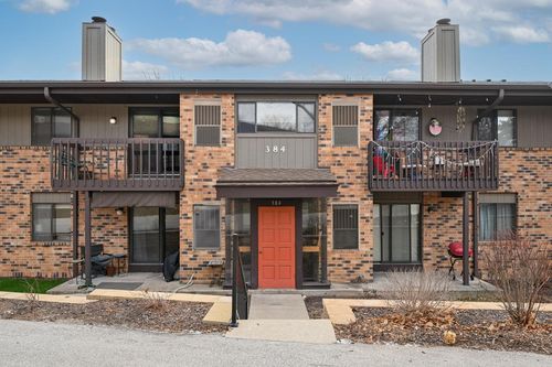 e-384 Park Hill Drive, Pewaukee, WI, 53072 | Card Image