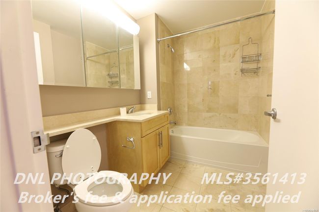 Guest bathroom | Image 11