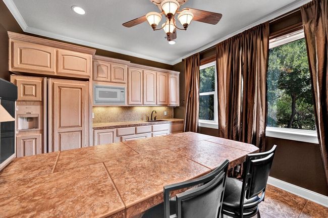 565 Lost Hunters Cyn, House other with 5 bedrooms, 5 bathrooms and 3 parking in China Spring TX | Image 42