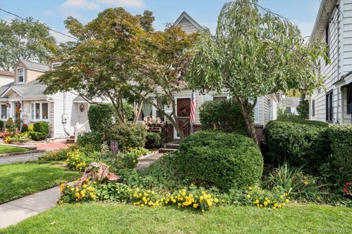 492 Nassau Blvd, Williston Park, NY, 11596-2327 | Card Image