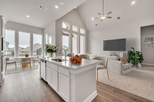 325 Crescent Heights Dr, Georgetown, TX, 78628-3952 | Card Image