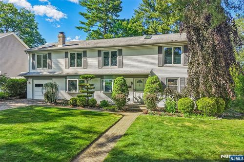 181 Behnke Ave, Paramus, NJ, 07652-4401 | Card Image