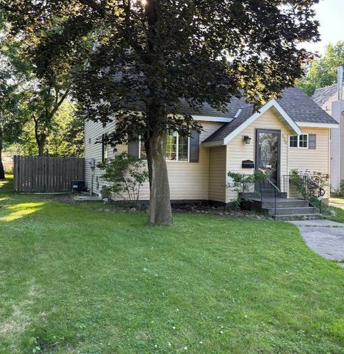 520 12th St Sw, Willmar, MN, 56201-3039 | Card Image