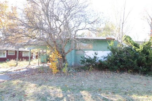 1741 Carmanbrook Pkwy, Flint, MI, 48507-1441 | Card Image