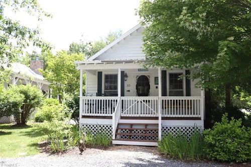 10 Fish Camp Cir, Newland, NC, 28657-7389 | Card Image