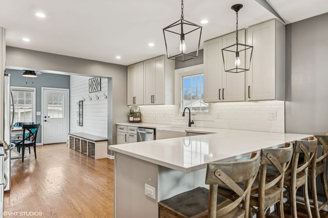 786 S Swain Ave, House other with 3 bedrooms, 2 bathrooms and 2 parking in Elmhurst IL | Image 4