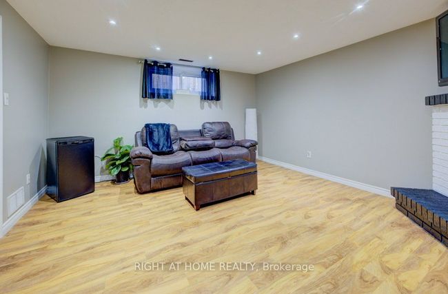 34 Langston Dr, House attached with 5 bedrooms, 3 bathrooms and 2 parking in Brampton ON | Image 25