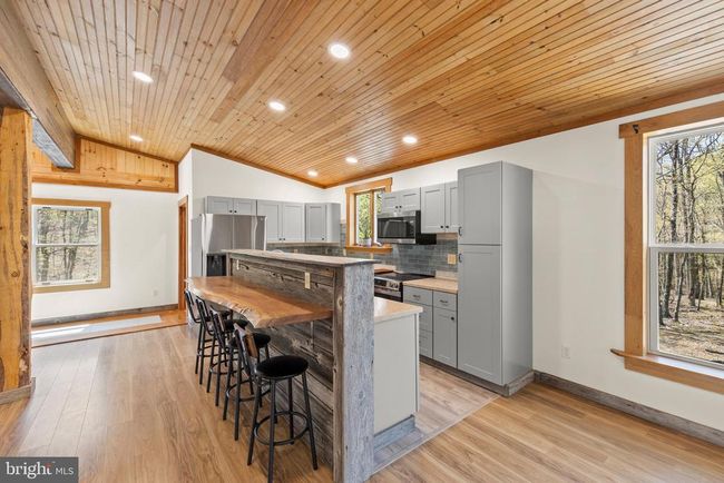 275 Oak Forest Ln, House other with 2 bedrooms, 2 bathrooms and null parking in BERKELEY SPRINGS WV | Image 13