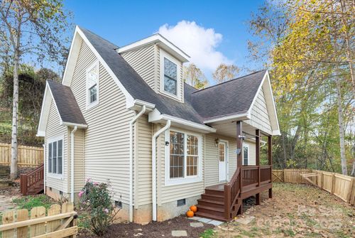 124 Sleepy Forest Dr, Leicester, NC, 28748-6522 | Card Image