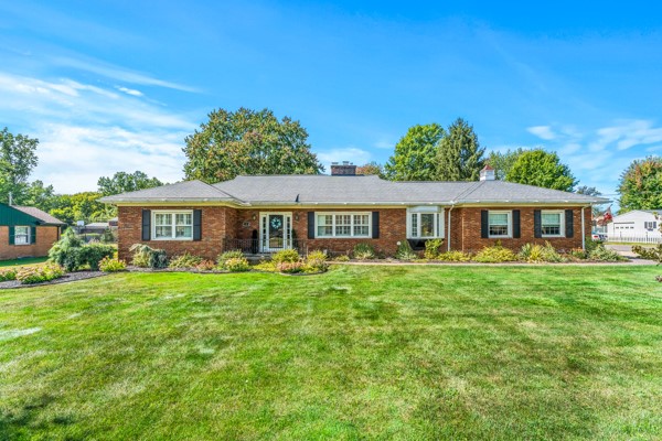 Meadowbrook Rd, Hermitage, PA 16148