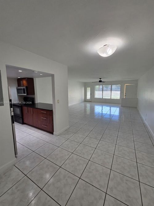 8-1885 Ne 121st St, North Miami, FL, 33181-2859 | Card Image