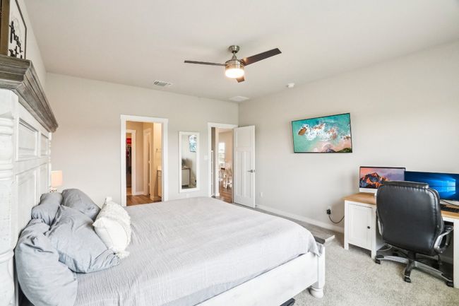 Notice the ample space | Image 18