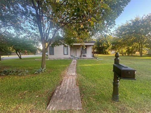 501 Gilliland St, Tioga, TX, 76271-3512 | Card Image